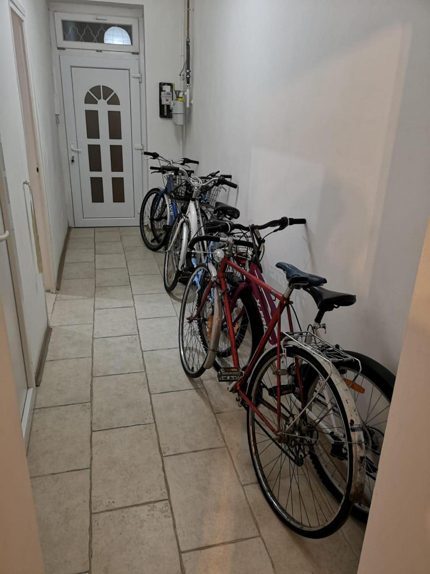 Anna 2 Bedrooms 2 Bathrooms 6 Bikes Будапешт Экстерьер фото